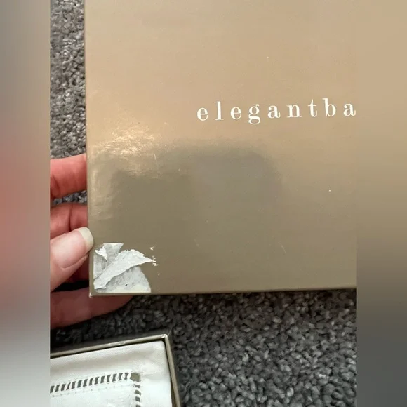 Elegant Baby Heirloom Bible in gift box - Picture 6 of 12